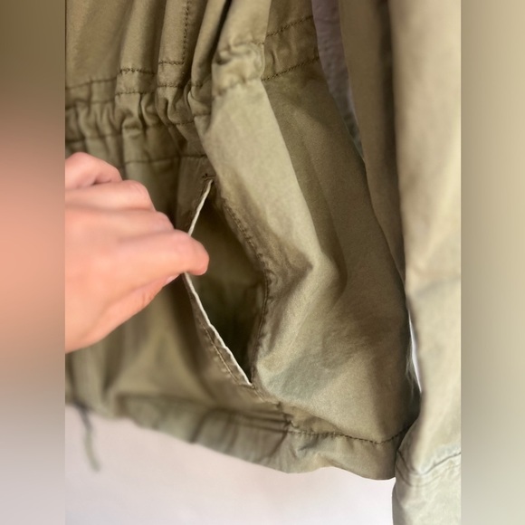 J.Crew women’s jacket light material with pockets adjustable on the waist L SIZE - Picture 11 of 13